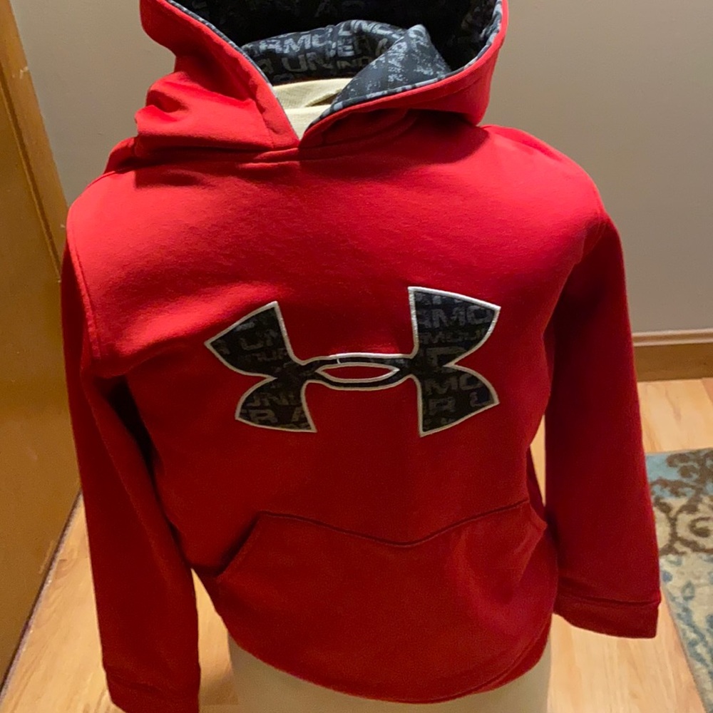 Boys Under Armour size M
